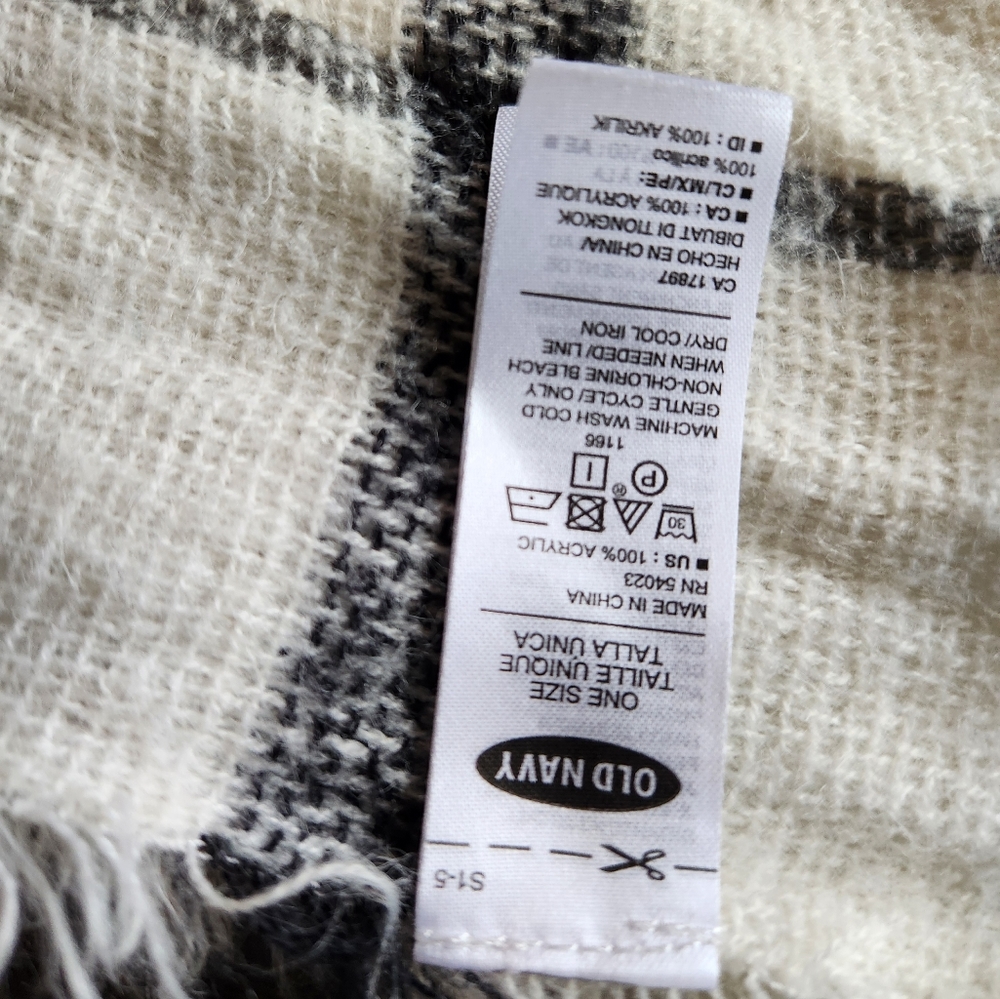 Old Navy Scarf - Picture 2 of 2